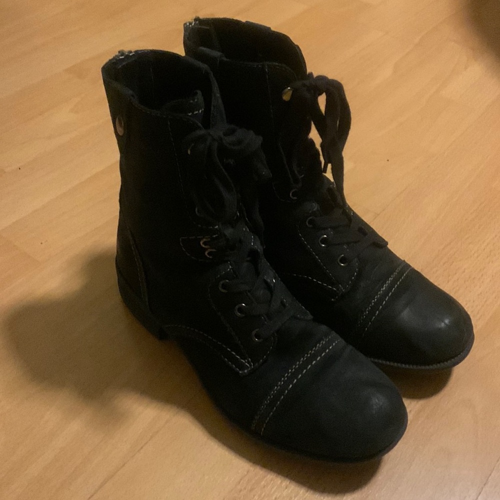 Rockport Boots // black // size 8 // good condition